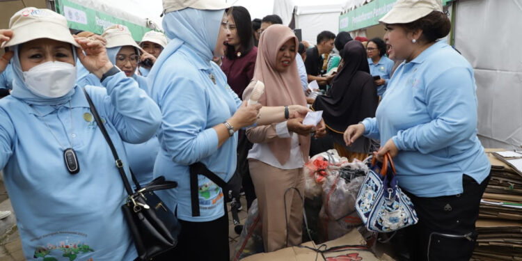 Sambut Hari Peduli Sampah Nasional, SERUNI Gelar “Sembako Tukar Sampah”