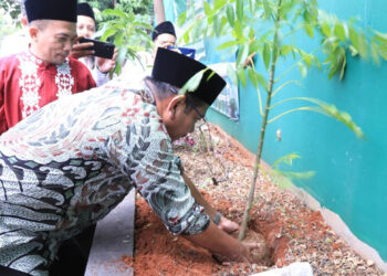 Tarhib Ramadan, Kemenag Bersih-bersih Masjid dan Tanam Satu Juta Pohon