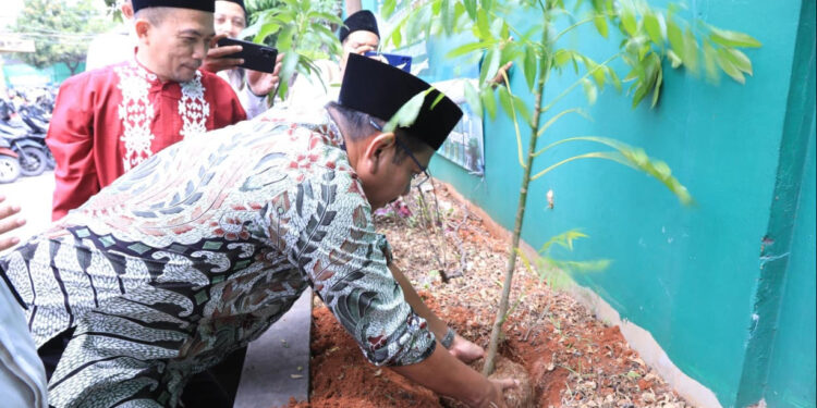 Tarhib Ramadan, Kemenag Bersih-bersih Masjid dan Tanam Satu Juta Pohon