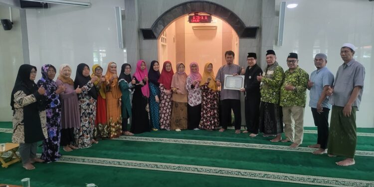 Program Cantelan Ibu-Ibu Masjid Al Fajar Jadi Program Unggulan