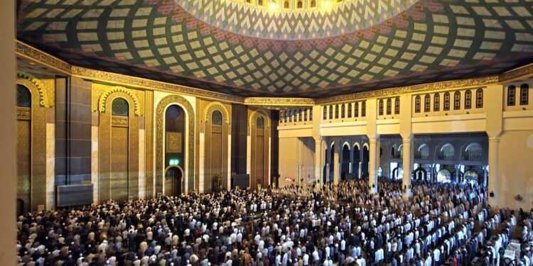 Berbagai Kajian Rutin Digelar di Masjid Al Akbar Surabaya, Terbuka untuk Umum