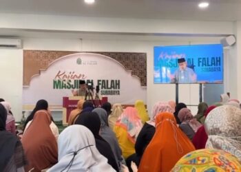 Kajian Sabtu pagi Masjid Al Falah Surabaya: Ustadz Drs. H. Nadhi Ihsan Kupas Makna “Ar-Rahmānu ‘Alā al-‘Arsyi Istawā”