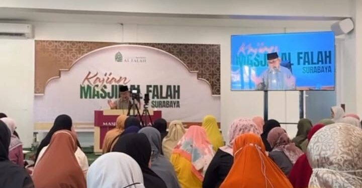 Kajian Sabtu pagi Masjid Al Falah Surabaya: Ustadz Drs. H. Nadhi Ihsan Kupas Makna “Ar-Rahmānu ‘Alā al-‘Arsyi Istawā”